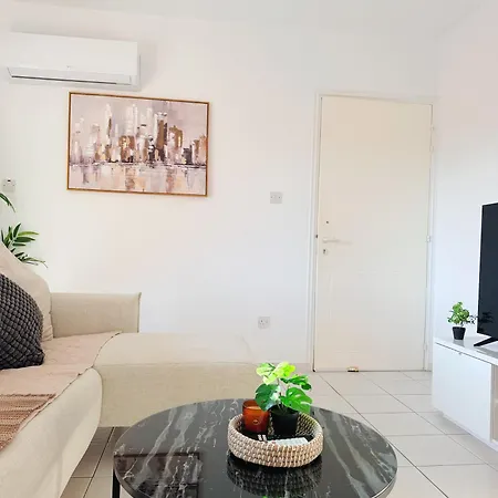 Iris Village Renovated 2br Pool Kato Apartament